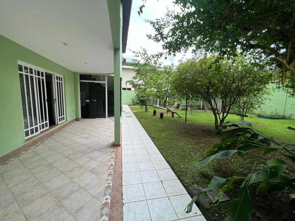 Unfurnished 1000 m² house with 5 en-suite bedrooms — photo 29