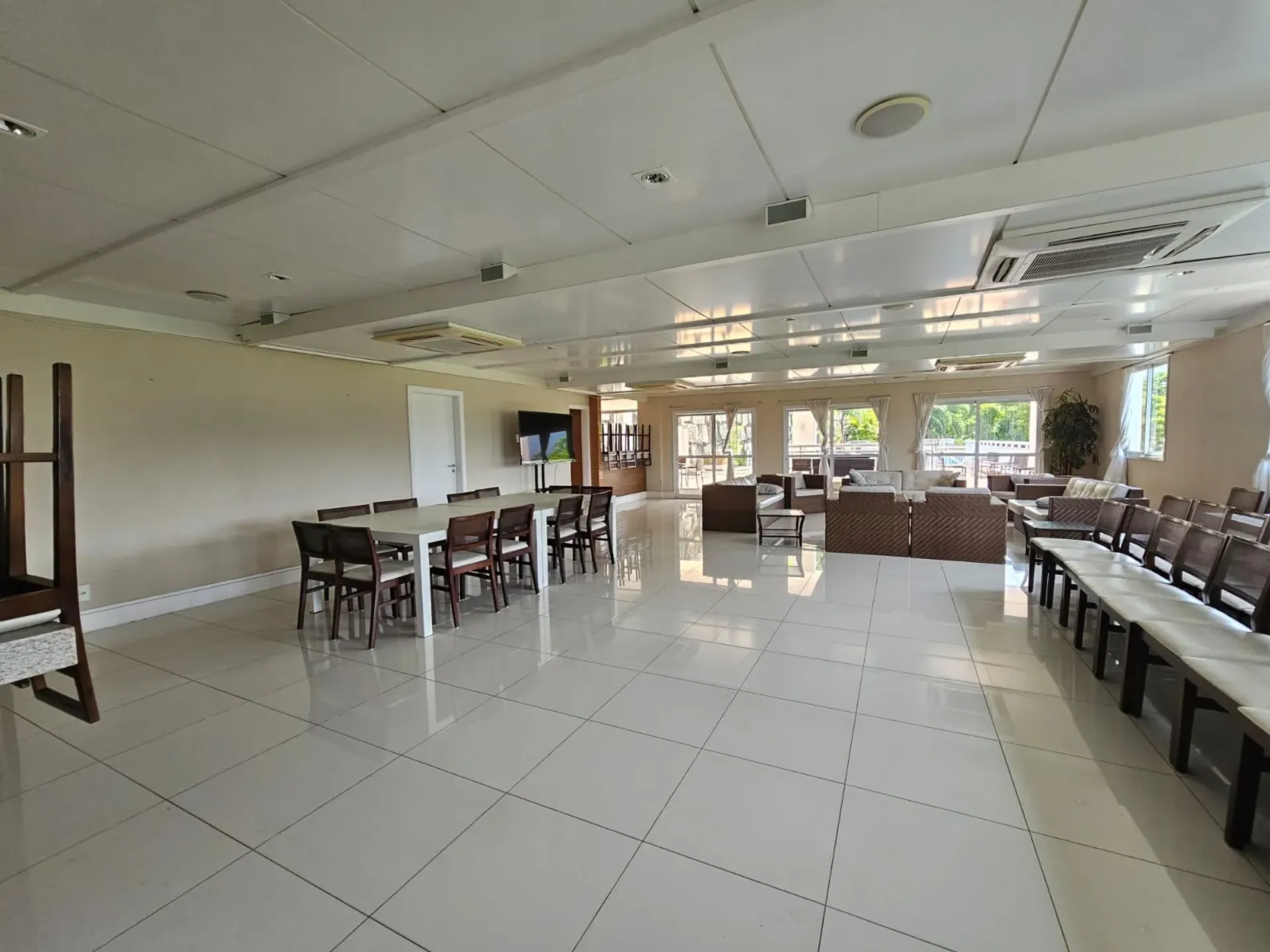 Furnished 206 m² house with 5 bedrooms and 5 baths — photo 42