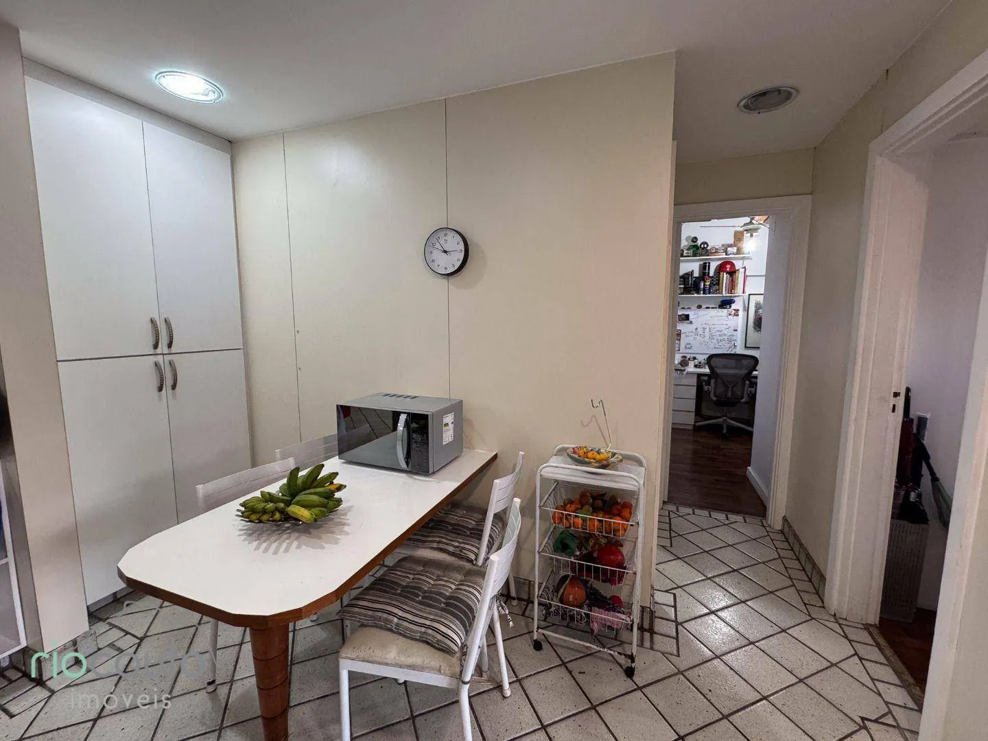 Apartment with 4 bedrooms and balconies, 370 m² — photo 49