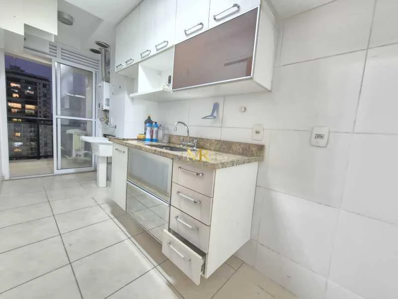 69 m² apartment with a separate kitchen and gas stove — photo 3