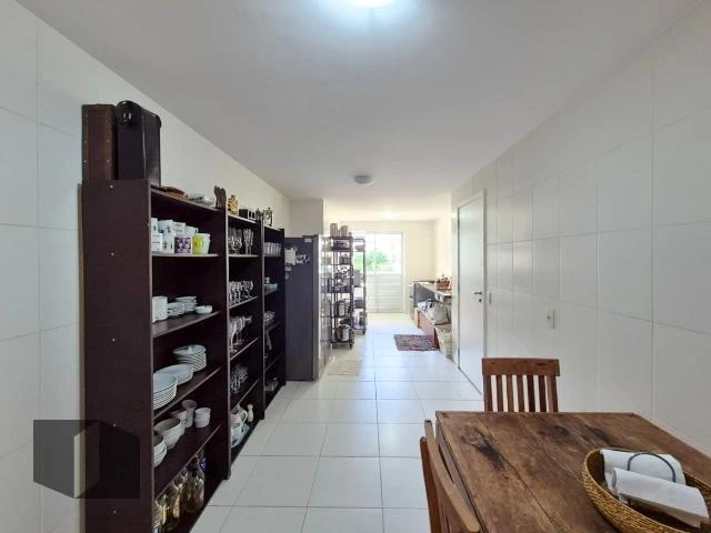 Apartment with 4 bedrooms and 4 bathrooms — photo 32