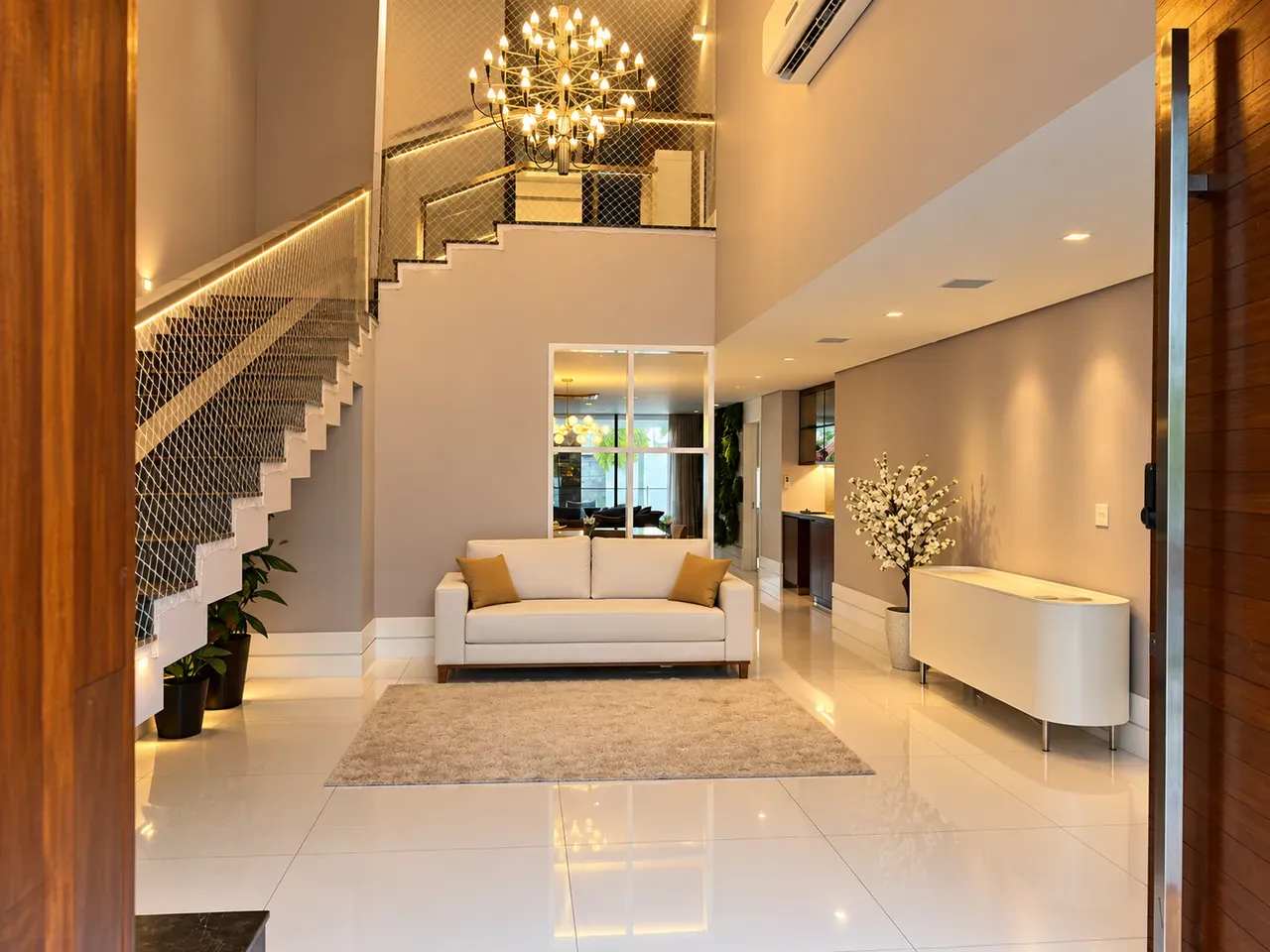 Furnished house, 980 m², with floor-to-ceiling windows — photo 18