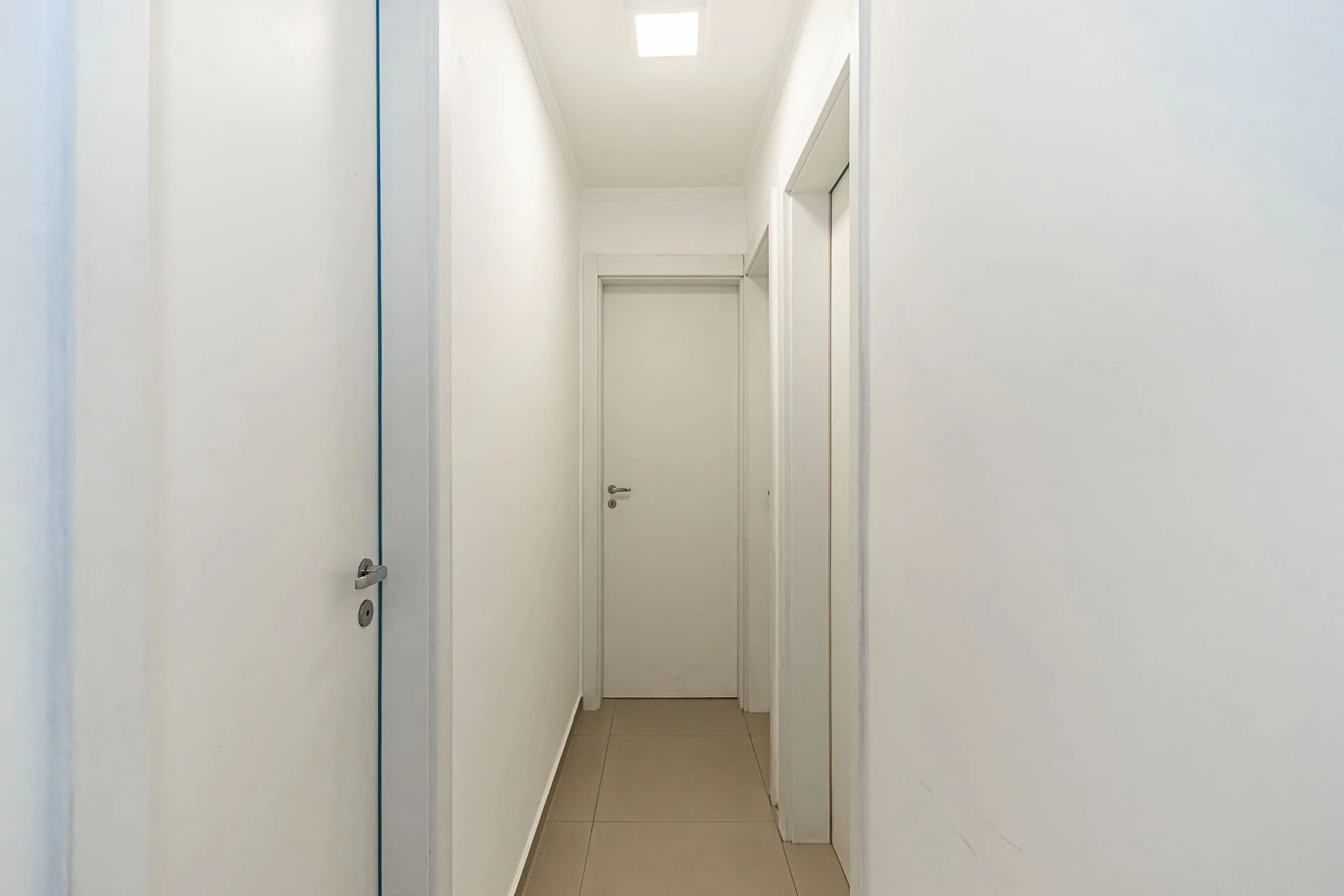 3-bedroom apartment in a building with a pool — photo 6
