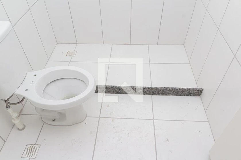 Unfurnished 2-bedroom apartment with 45 m² and wood floors — photo 34