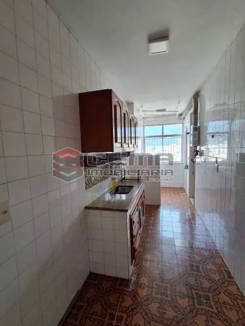 2-bedroom apartment in a building with a gym — photo 9