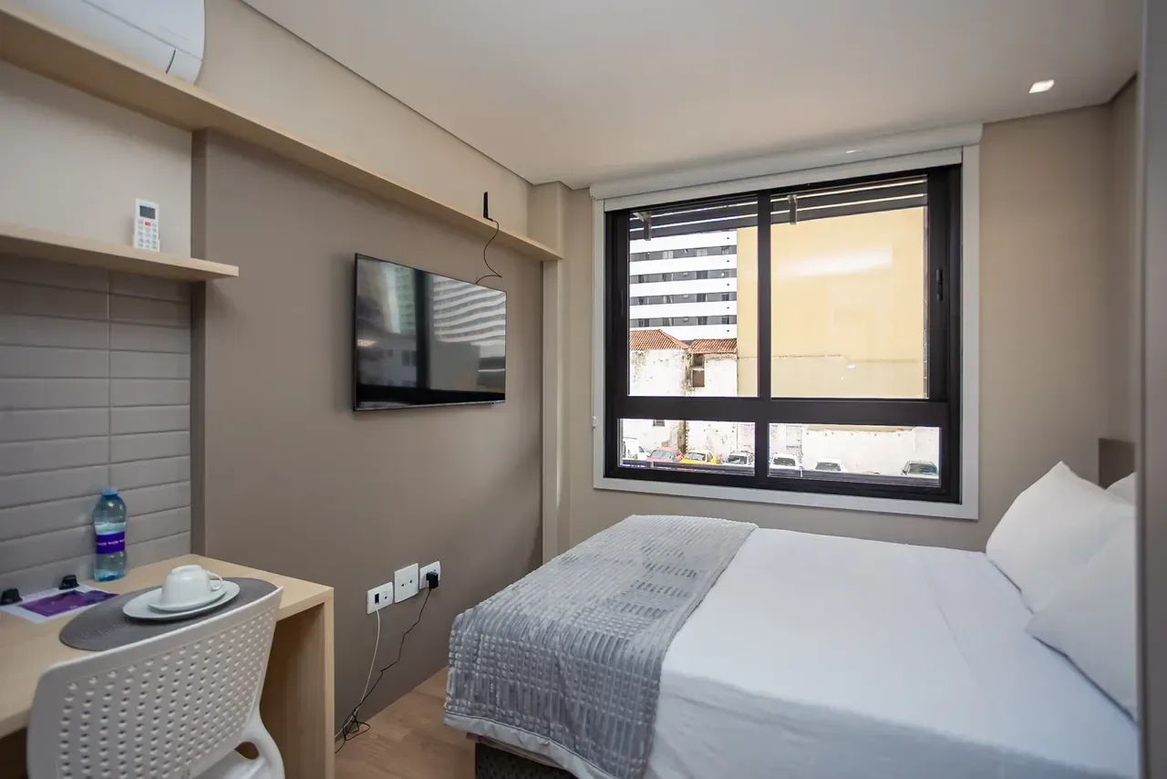 Furnished 1-bedroom apartment with compact kitchenette — photo 7
