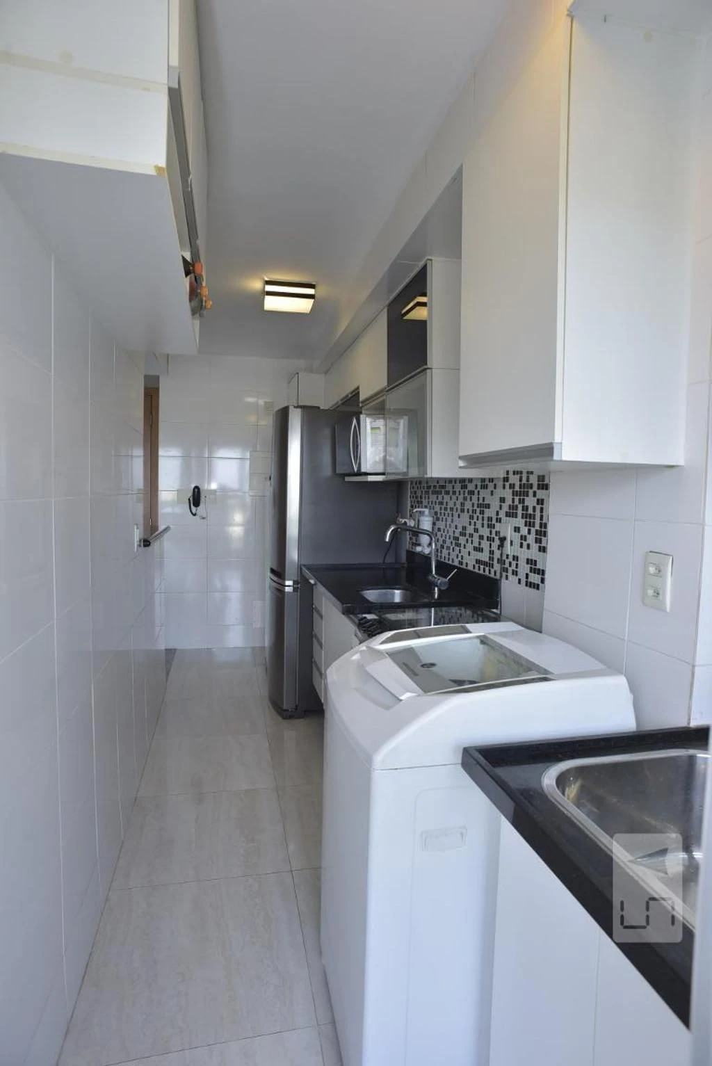 2-bedroom apartment with a mountain view — photo 11