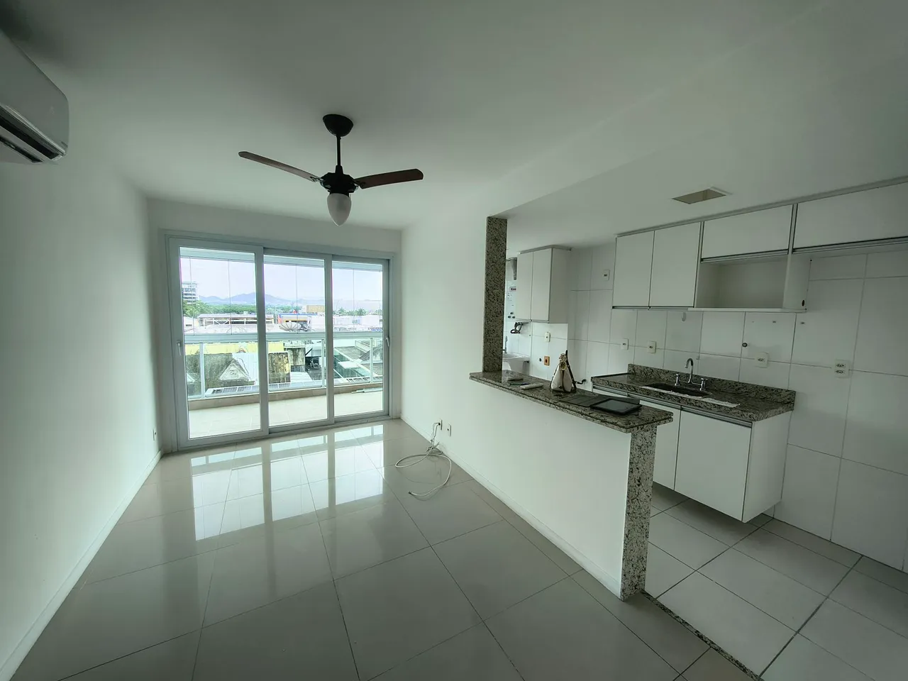 2-bedroom apartment in a building with a gym — photo 8