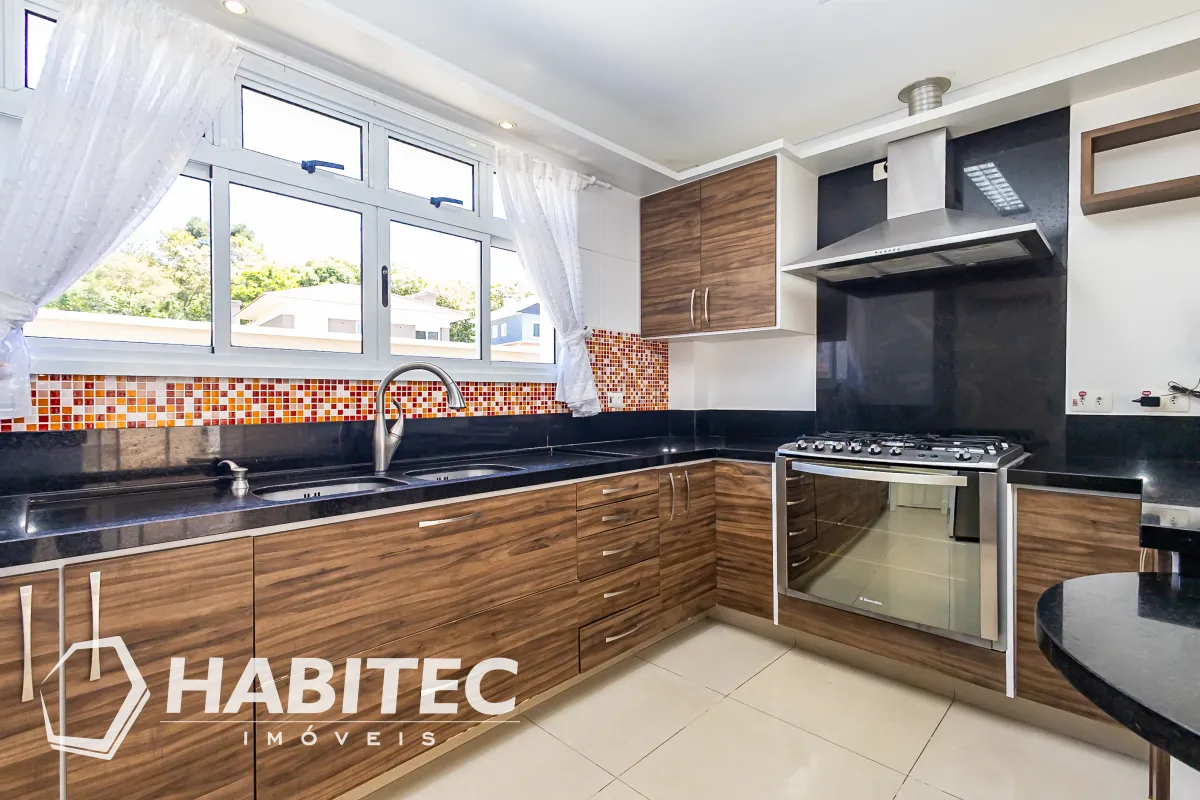 Residential house with 4 bedrooms and an integrated kitchen — photo 17