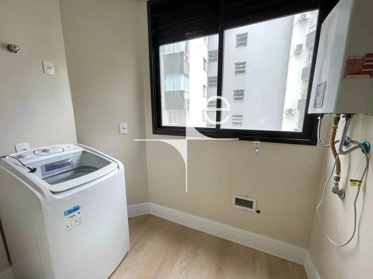 2-bedroom apartment with a home office — photo 5