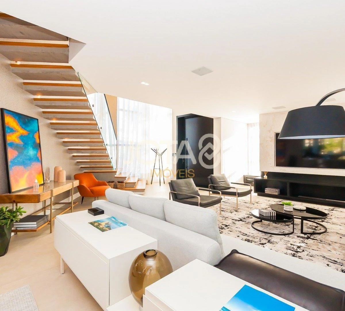 Floor-to-ceiling windows in a 4-bedroom house, 305 m² — photo 19