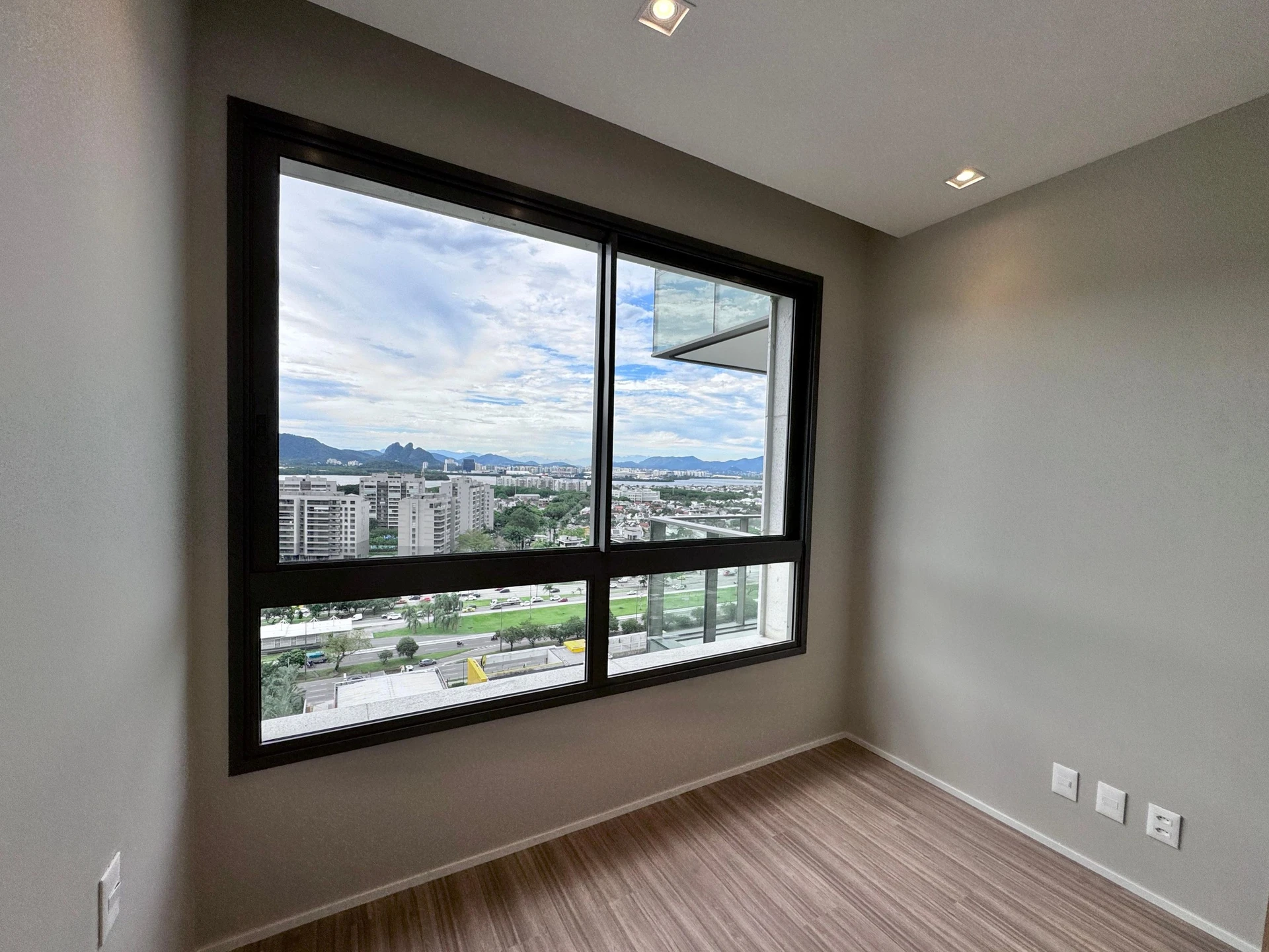 Furnished apartment with 3 en-suite bedrooms and balcony — photo 19