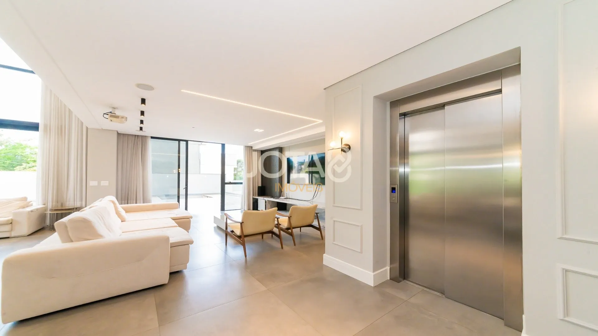 Unfurnished apartment with 3 en-suite bedrooms and balcony — photo 3