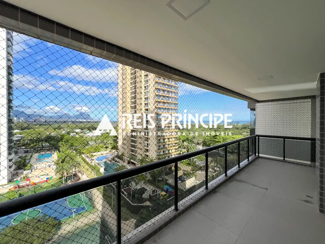 3-bedroom apartment with a suite; balcony and view — photo 11