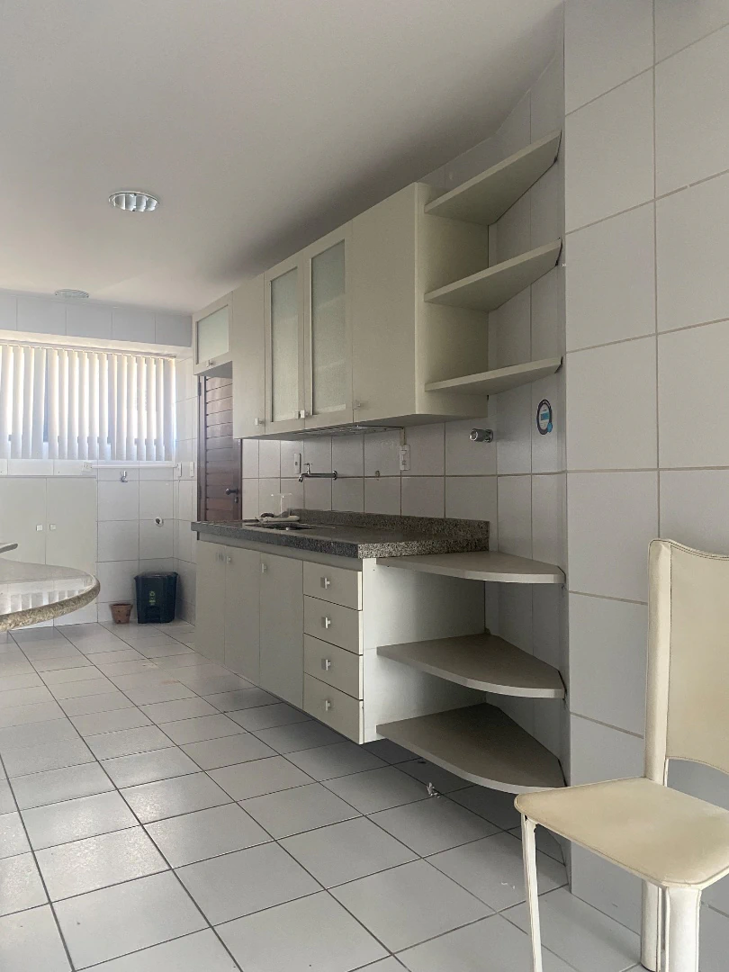 3-bedroom apartment with a separate kitchen — photo 2