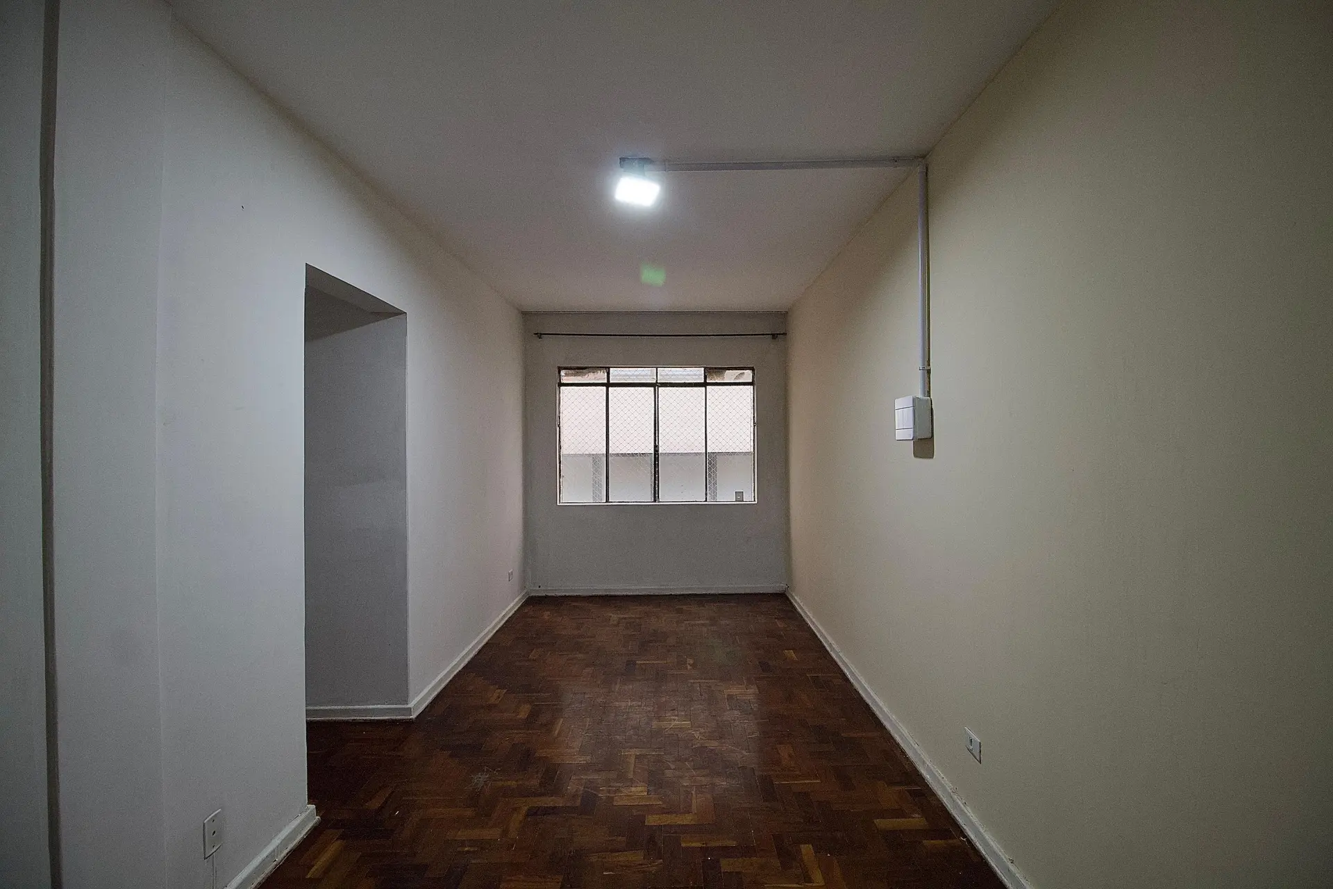 Wood or laminate floors in a 2-bedroom apartment, 72 m²