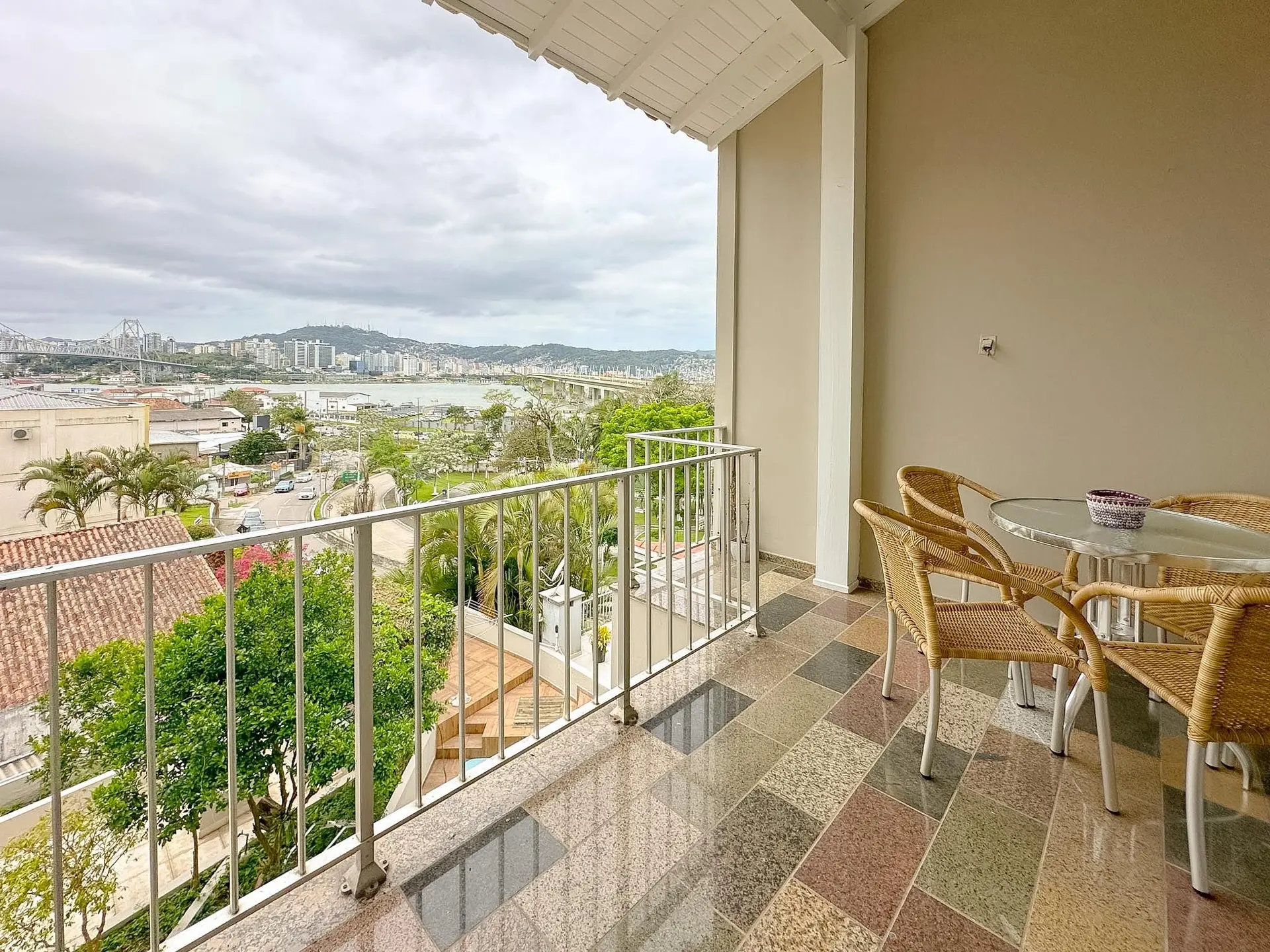 Furnished house, 250 m², with a bathtub — photo 21