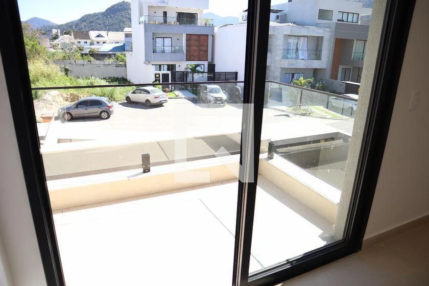4-bedroom house with a mountain view in Rio de Janeiro