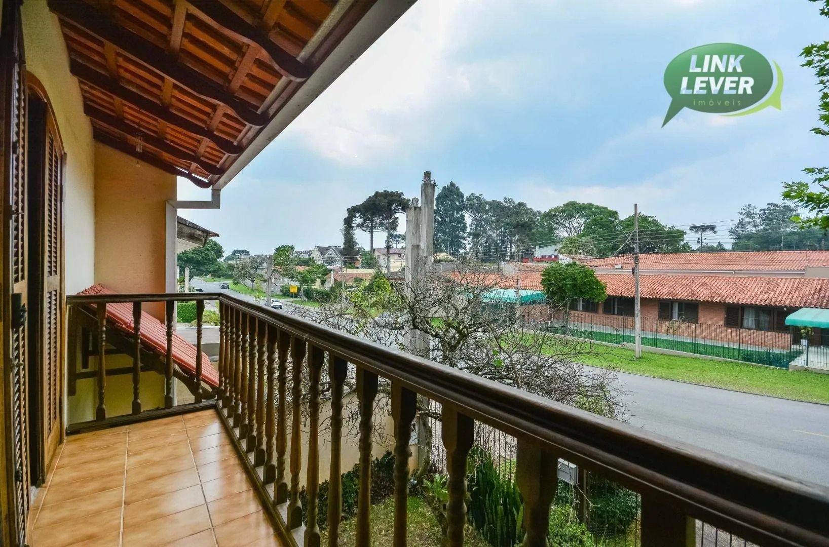164 m² house with a fireplace and a grill on the balcony — photo 25