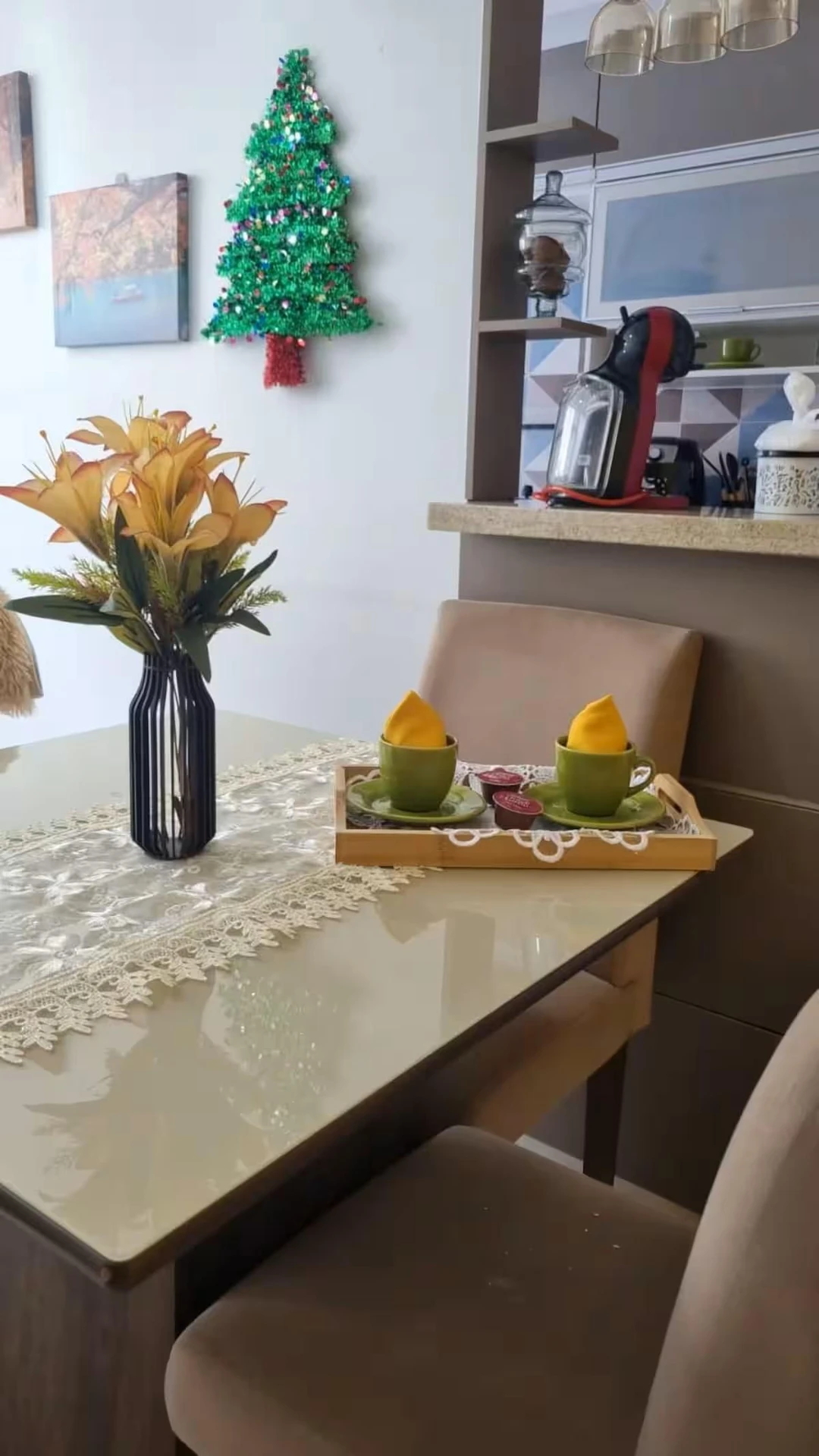 Furnished apartment with 2 bedrooms and open-plan kitchen — photo 10