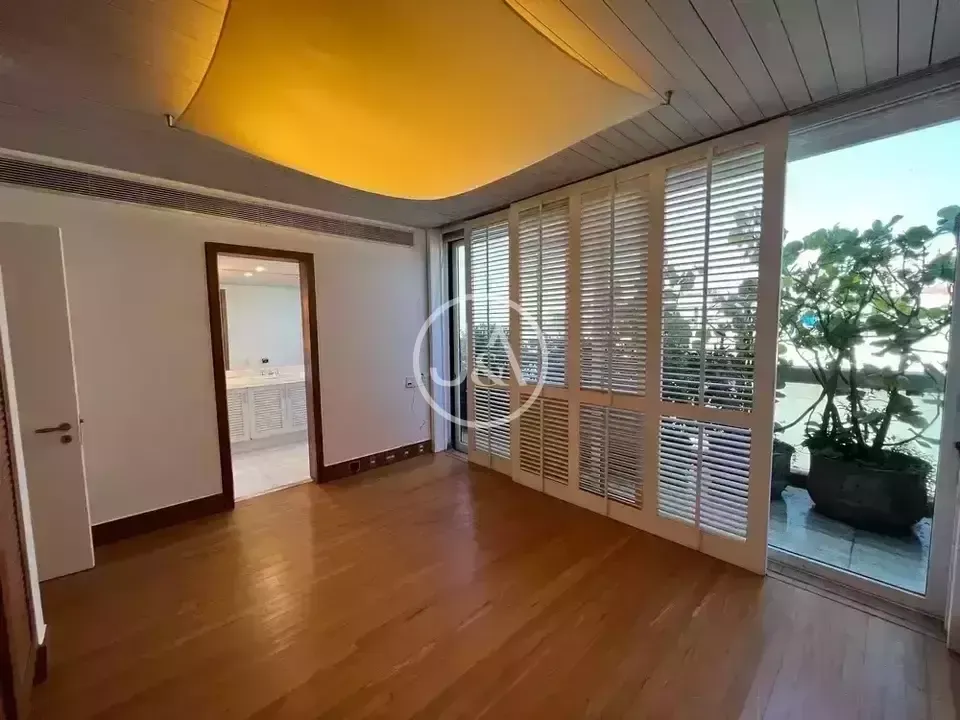 Water view in a 4-bedroom apartment, 838 m² — photo 24
