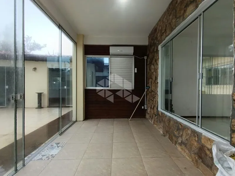4-bedroom house with a bathtub in Florianópolis — photo 18
