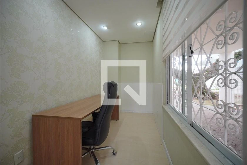 Furnished house, 350 m², with a glass-enclosed balcony — photo 12
