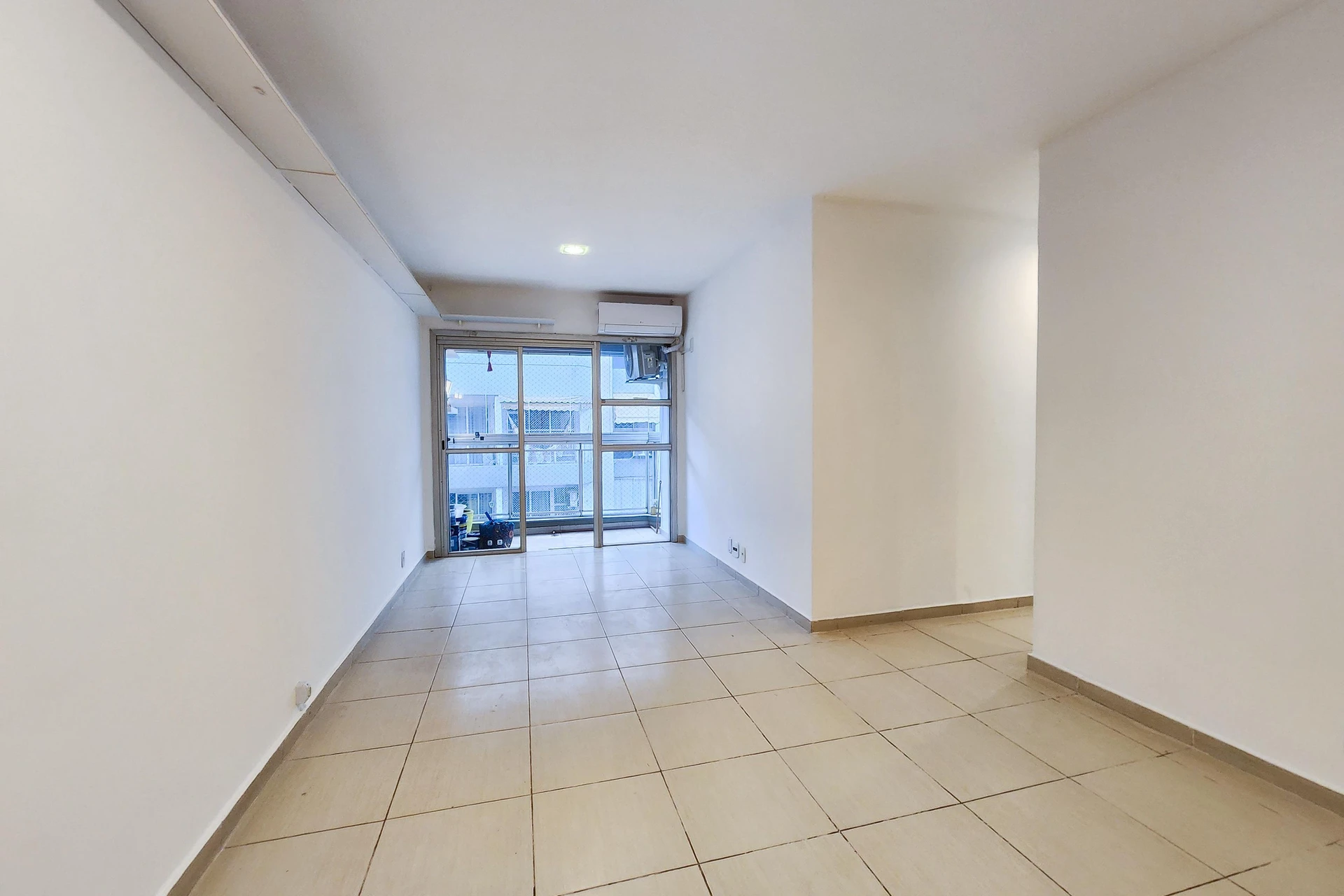 Apartamento, 72 m², com closet
