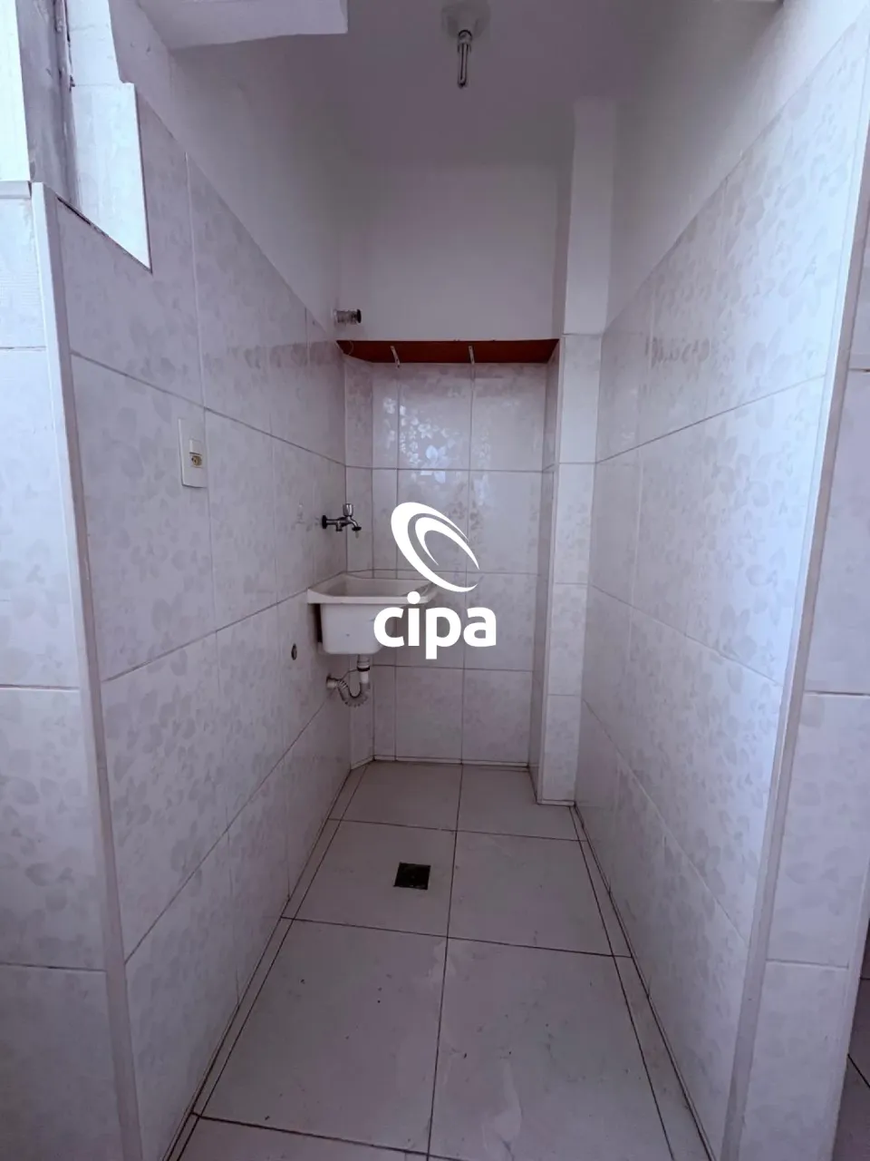Unfurnished 1-bedroom apartment with a separate kitchen — photo 13