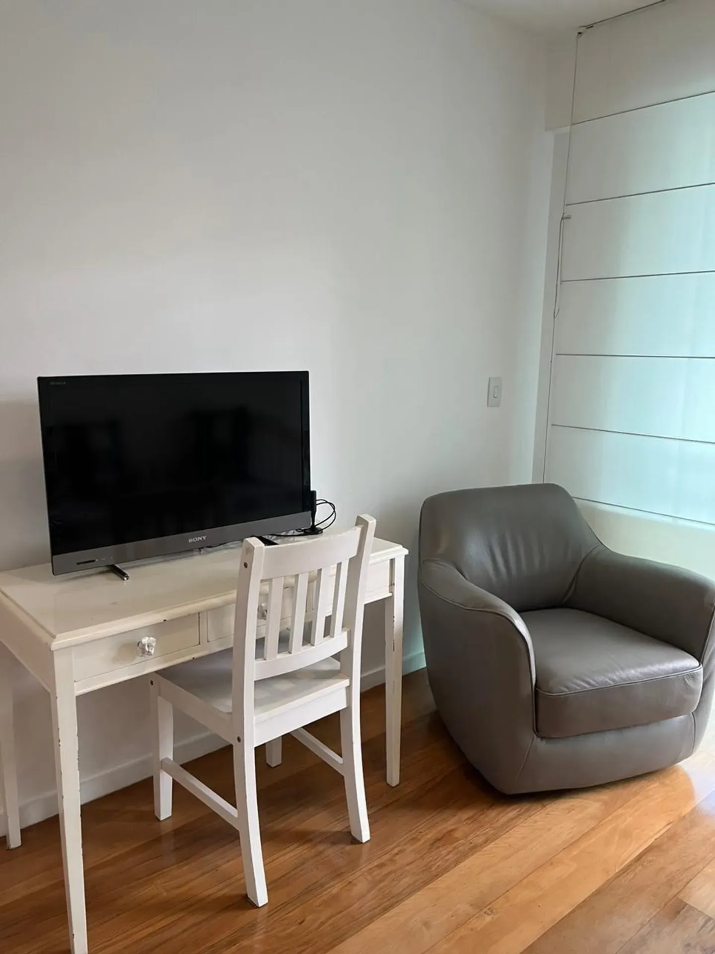 Furnished apartment with balcony, 4 bedrooms and 5 baths — photo 19
