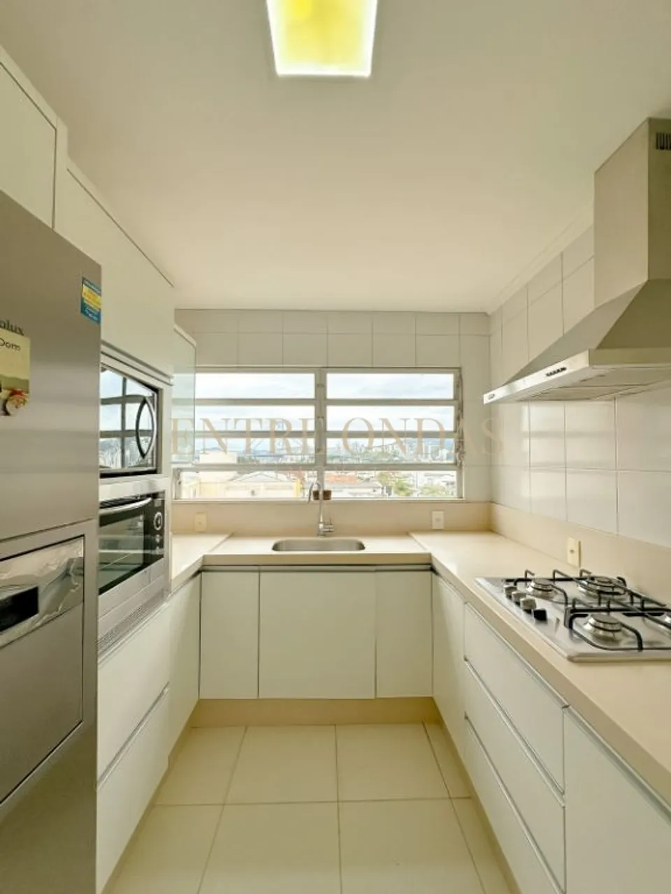 4-bedroom house with a home office — photo 4