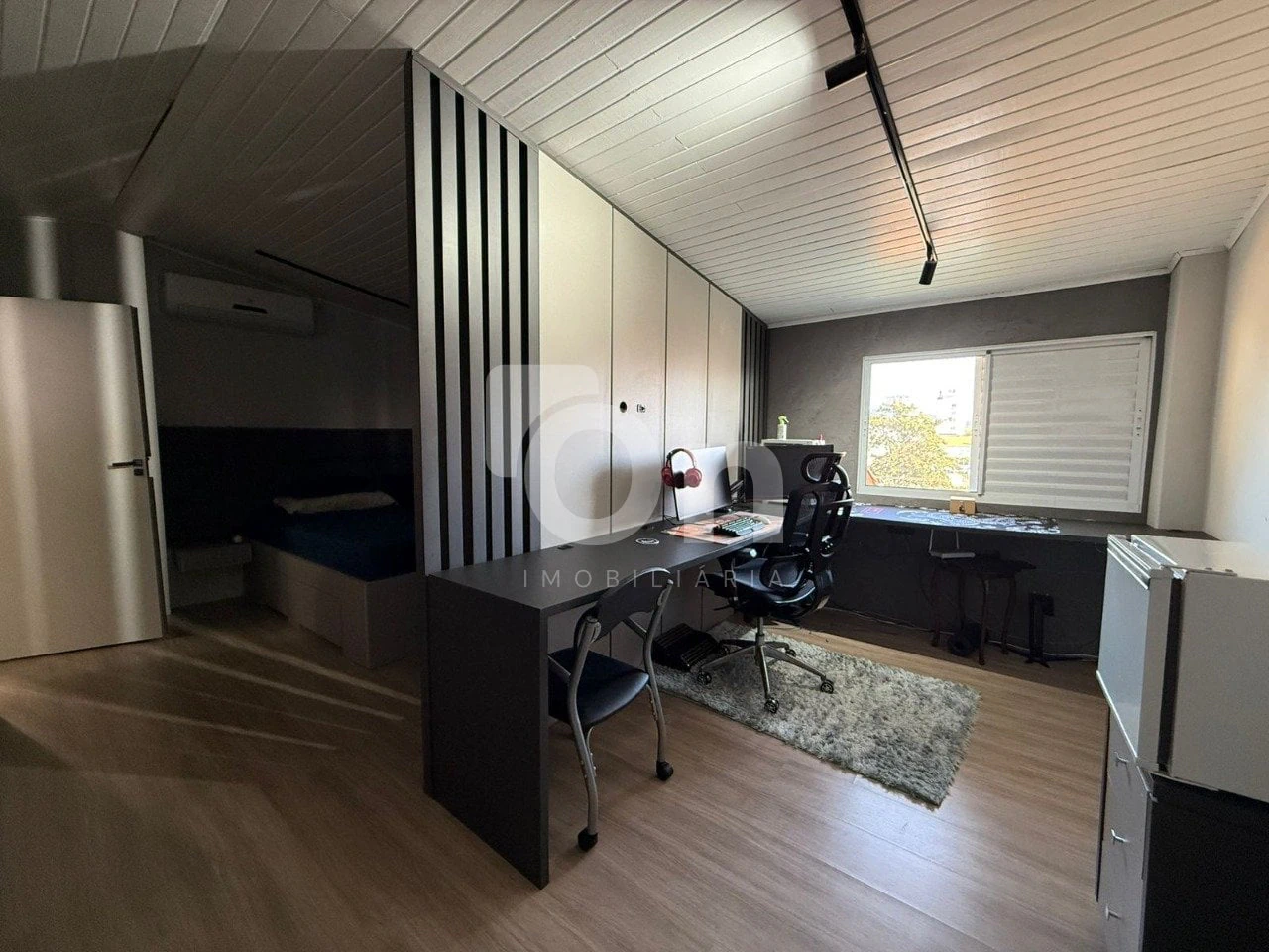 Floor-to-ceiling windows in a 5-bedroom house, 300 m² — photo 6