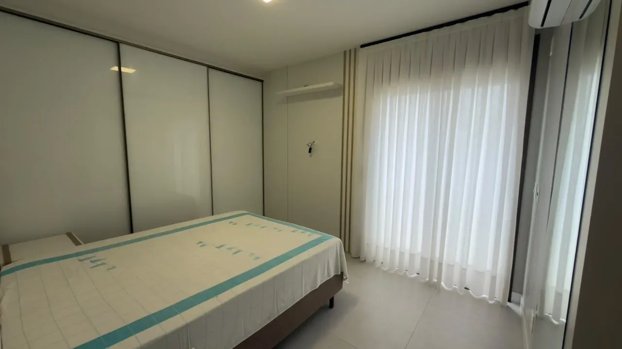 Furnished apartment with open-plan kitchen and 3 en-suites — photo 10