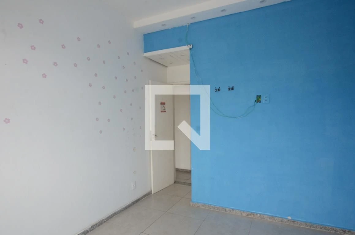2-bedroom apartment with glass-enclosed shower — photo 24