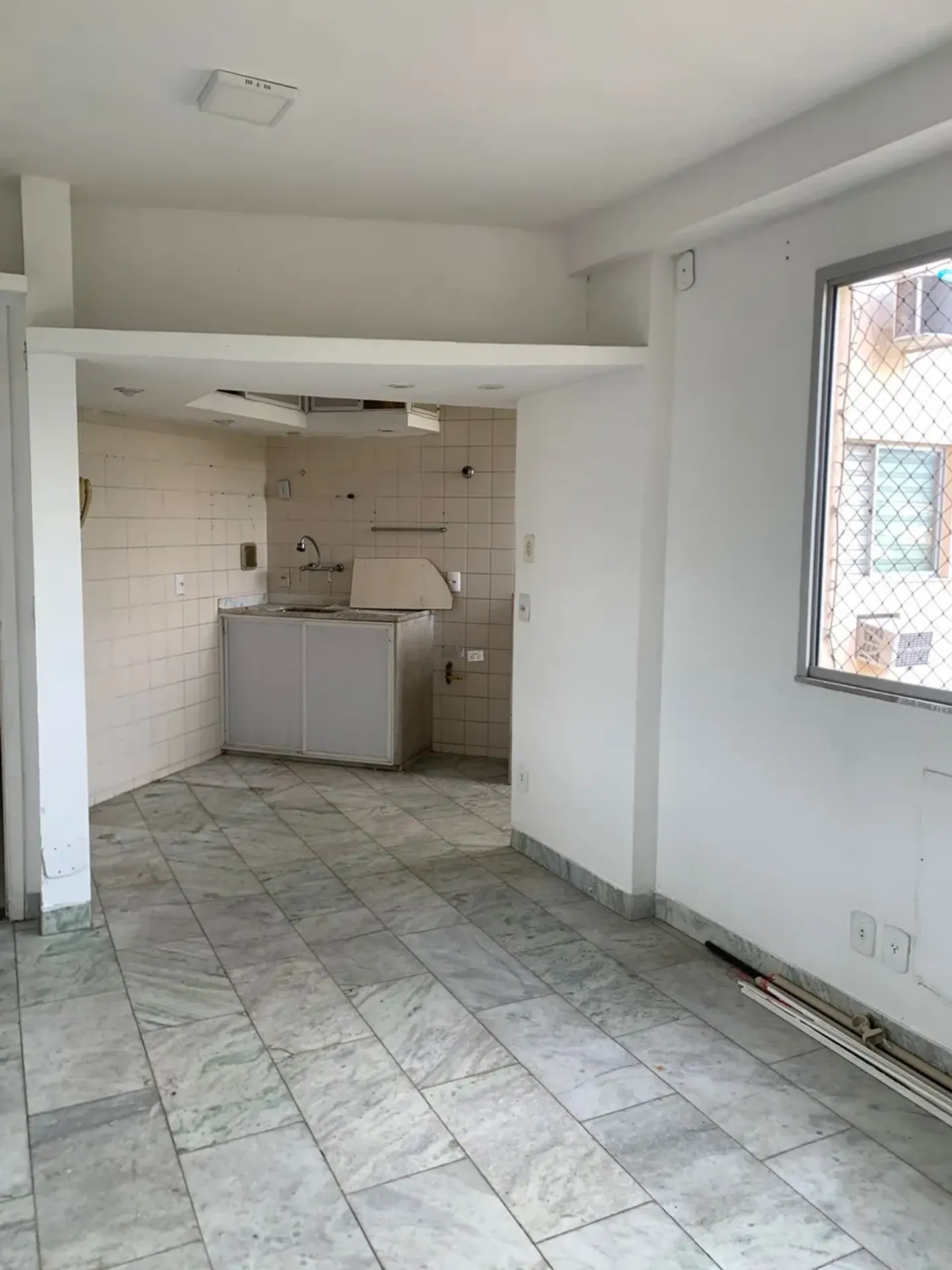Apartment on the 11th floor with a mountain view — photo 2