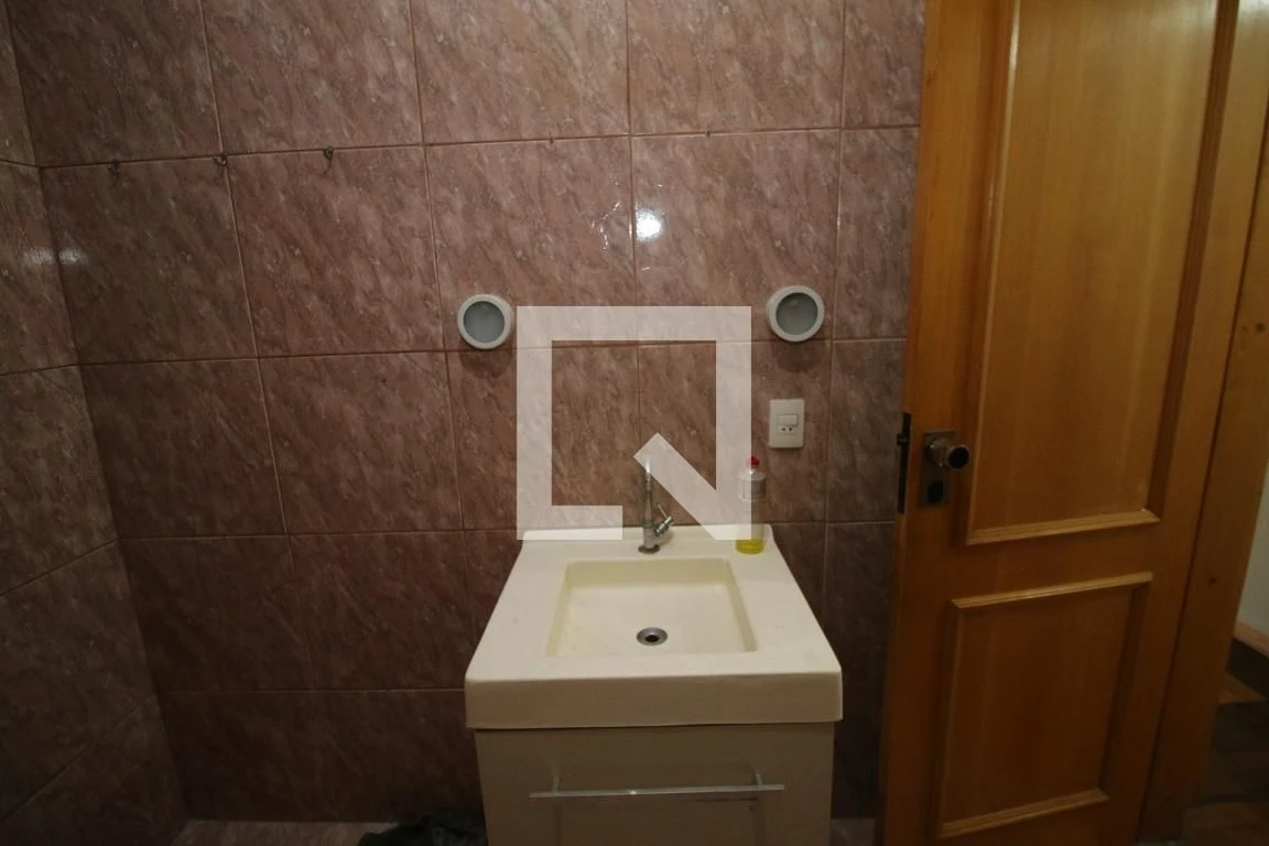Unfurnished 1-bedroom apartment with separate kitchen — photo 21