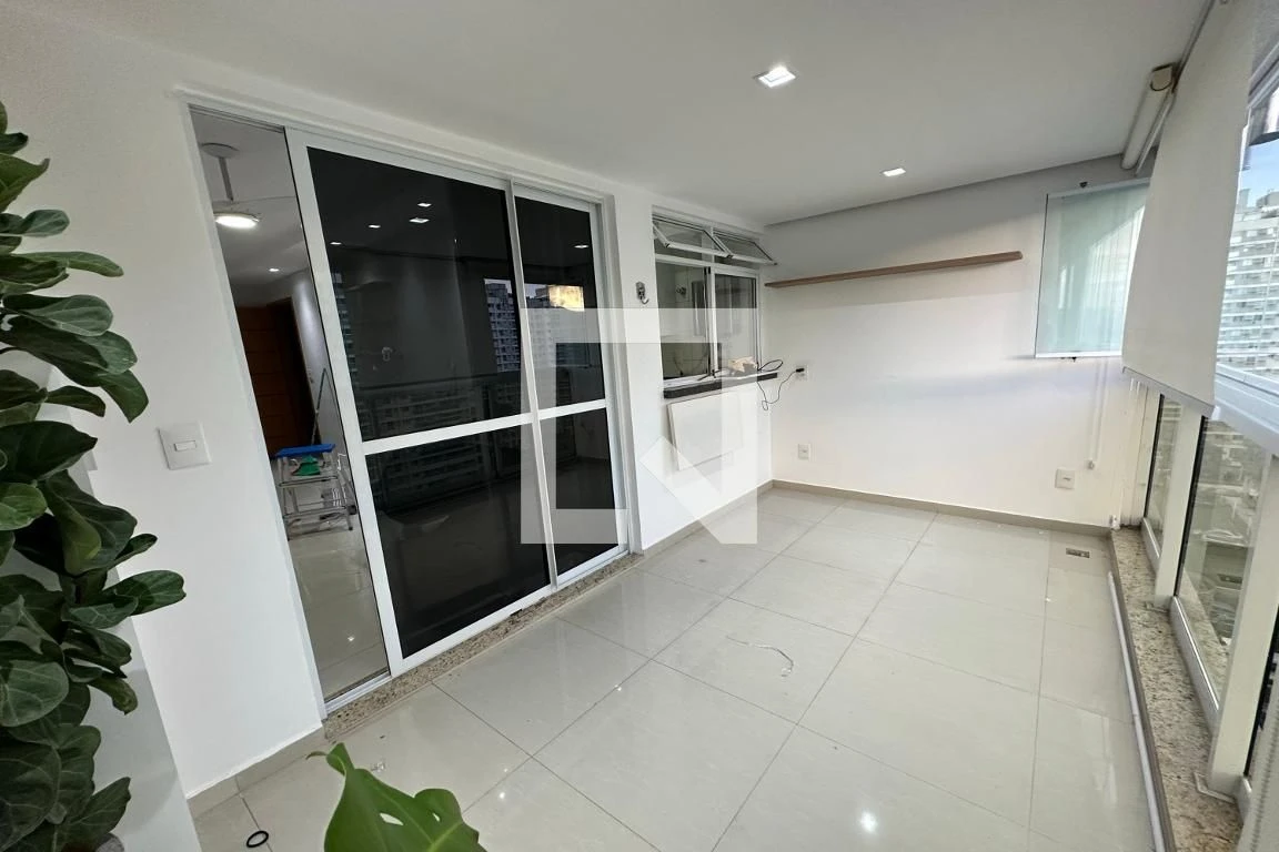 Apartamento com 3 quartos, suíte e varanda — photo 2