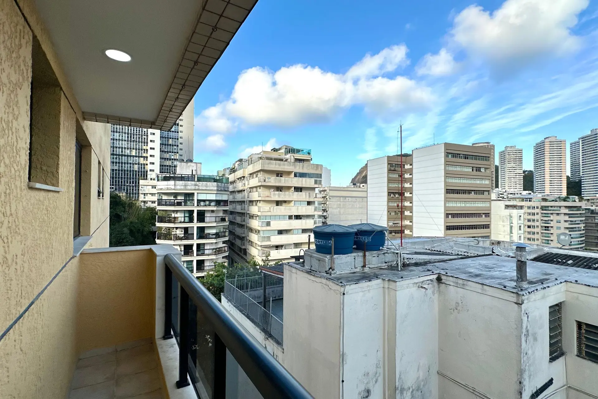 Furnished 1-bedroom apartment with a glazed balcony — photo 10
