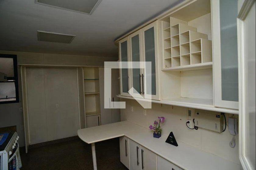Apartamento de 4 quartos com 215 m² e varanda envidraçada — photo 49
