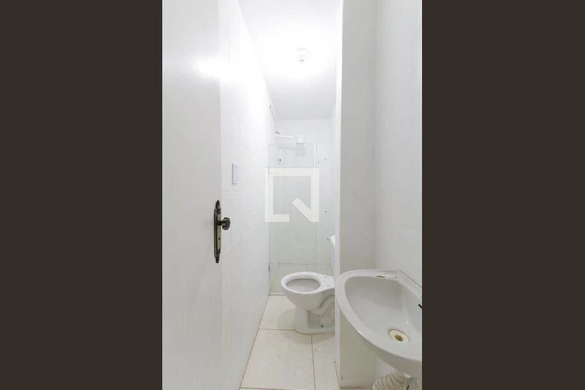 1-bedroom apartment with a glass shower enclosure — photo 9
