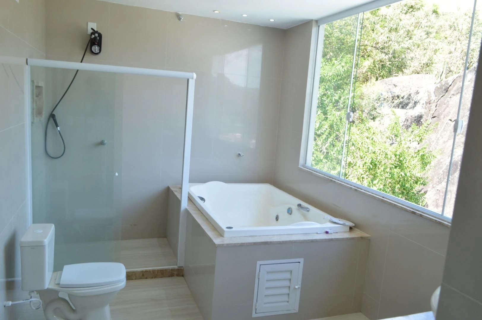 Ванна та 3 спальні: будинок 390 м² — photo 19