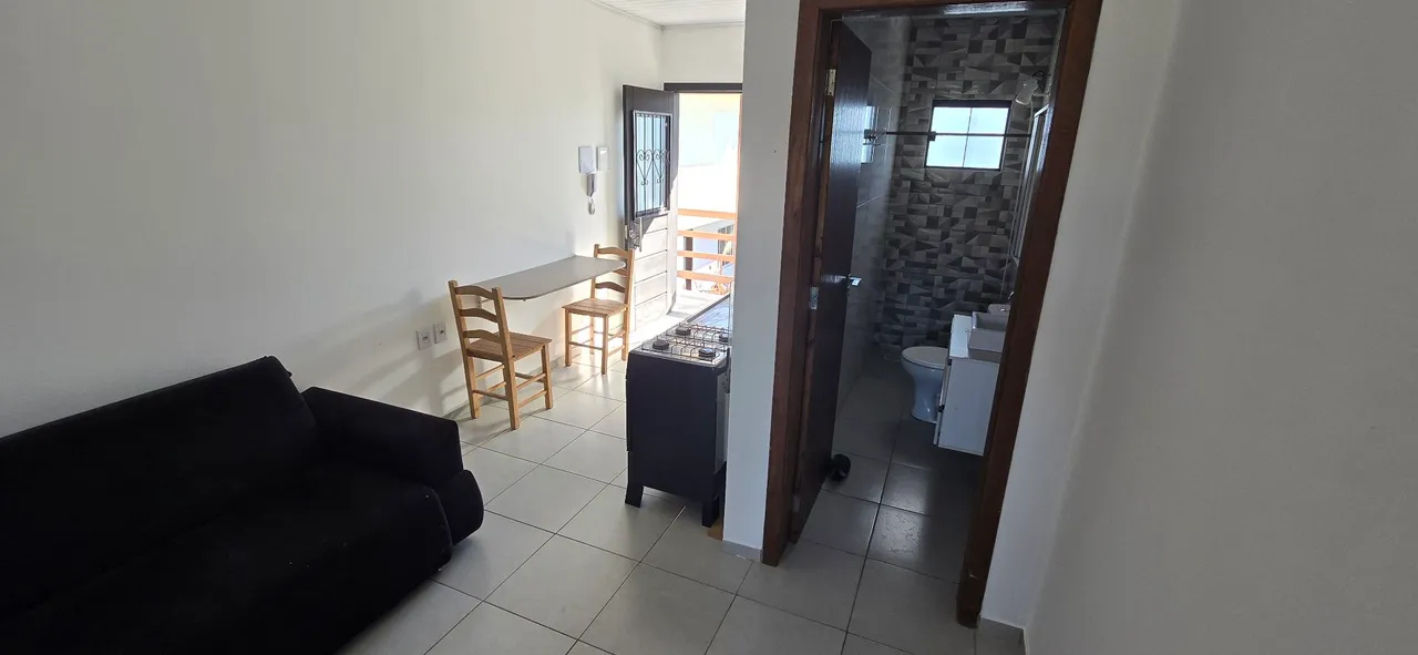 Kitnet mobiliada com kitchenette a gás e banheiro com box — photo 2