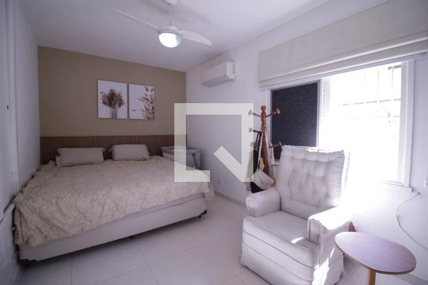 4-bedroom house with a home office — photo 15