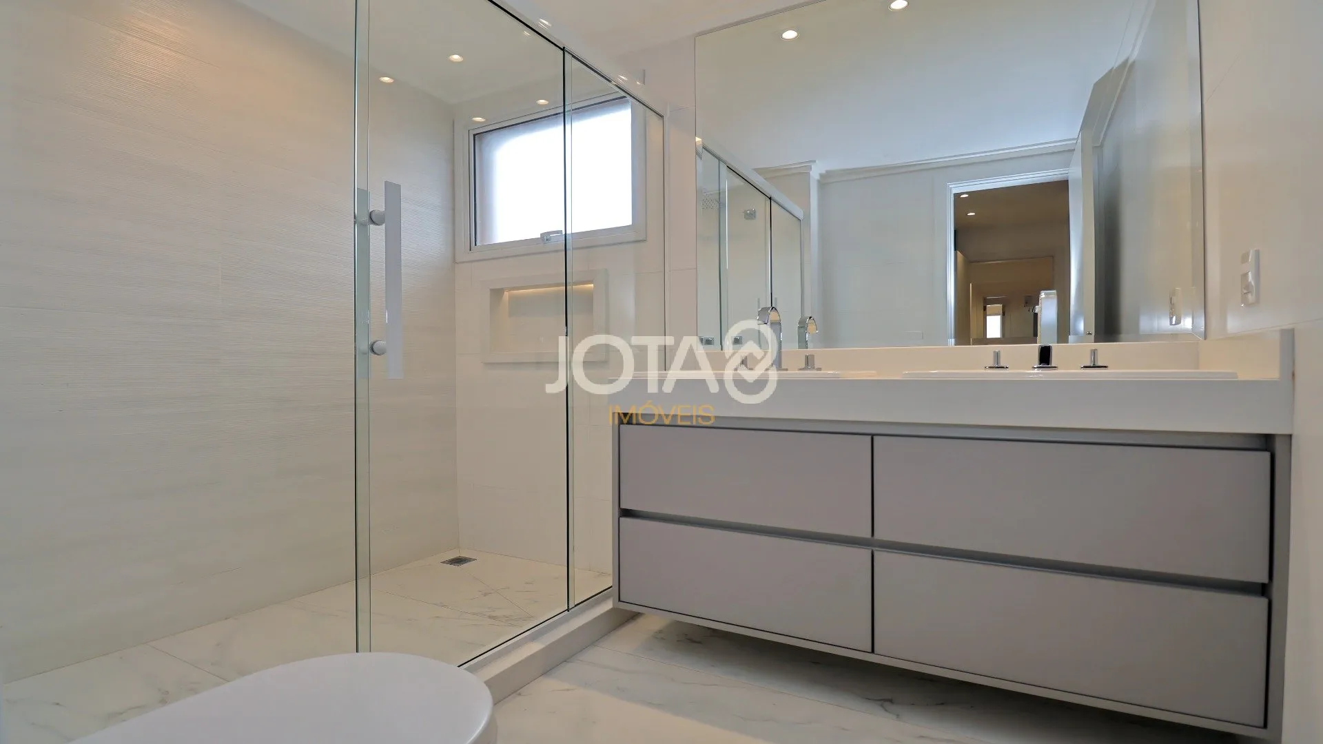 Apartment with 3 en-suite bedrooms 266 m² and parking — photo 30