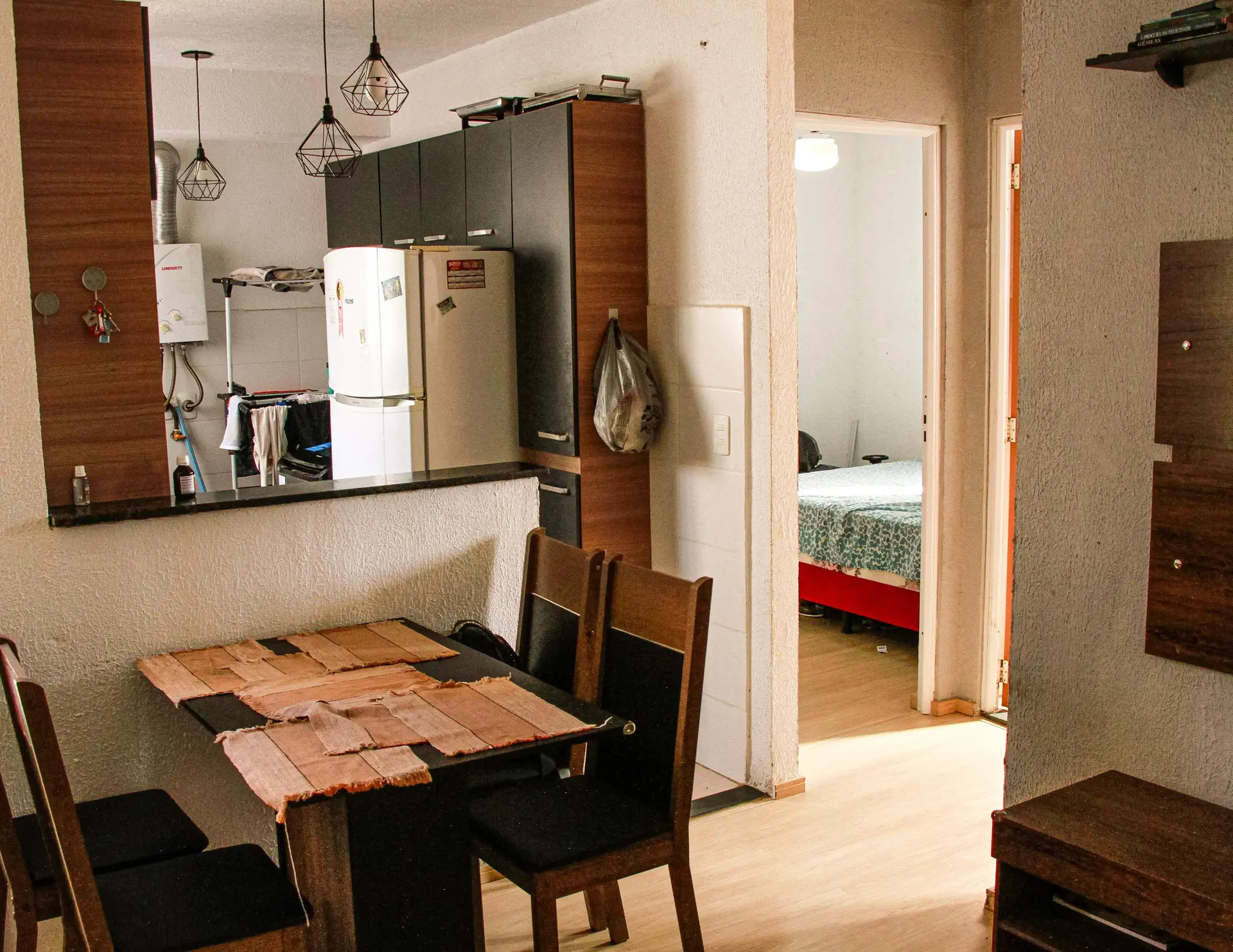 Furnished 2-bedroom apartment with open-plan kitchen — photo 7
