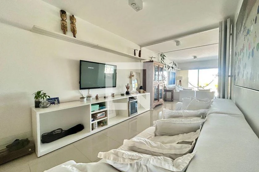 Furnished apartment, 196 m², with a glass-enclosed balcony — photo 17