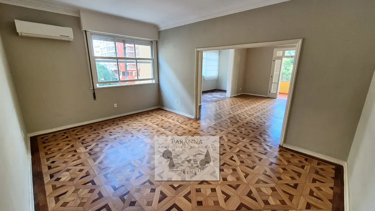 4-bedroom, 4-bath apartment with balcony and laundry area — photo 15
