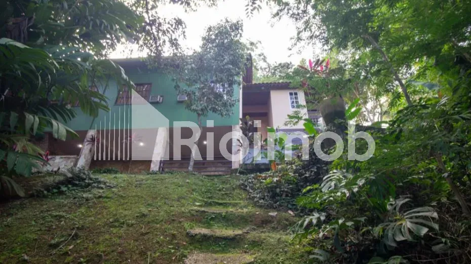 Casa de 4 dormitorios con 4 baños y parrilla embutida — photo 14