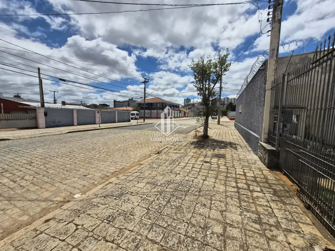 4-bedroom house with a garden in Curitiba — photo 25