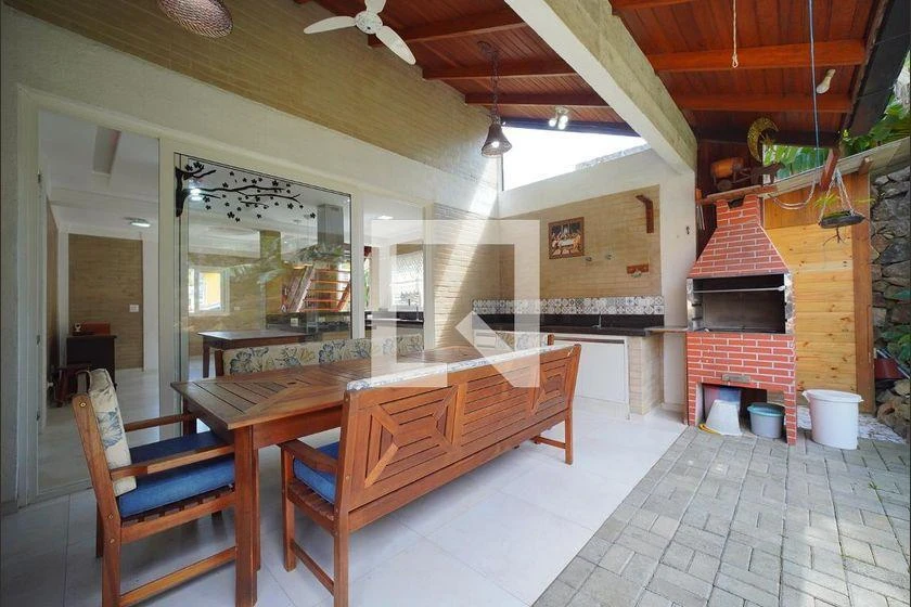 Rental house with 2 bedrooms, 425 m² and a balcony — photo 5
